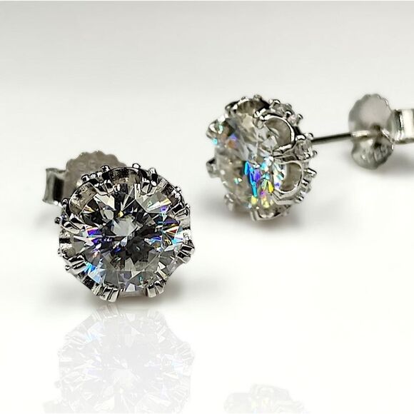 Certified 1.00CT VVS1 Moissanite Diamond Luxury Stud Earrings - Picture 6 of 14